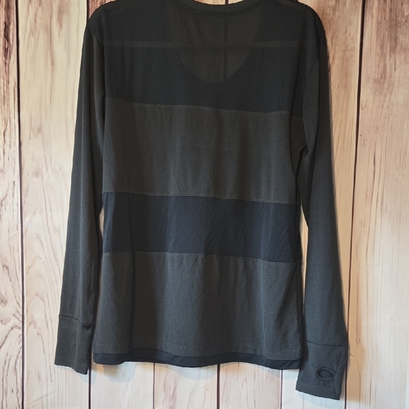 Oiselle Black Sheer Horozontal Panel Long Sleeve Work Out Top Size 10 - Picture 7 of 7